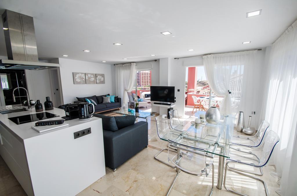 Gorgeous 170 Sq.M. Penthouse With Sea View Terraces Apartment Benalmádena Exterior photo